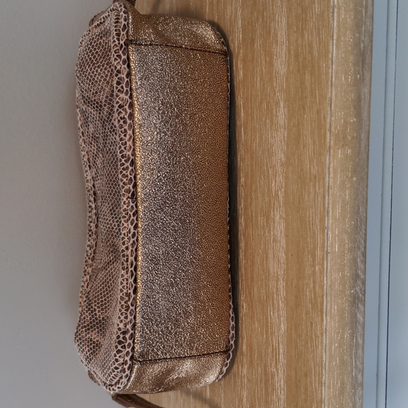 G.I.L.I (Got it Love it) Crossbody Bag with matching Pouch - Picture 5 of 14